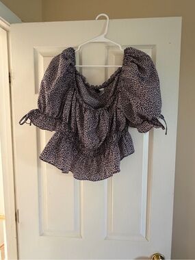 H&M Black and White Floral Smocked Puff Sleeve Peplum Top